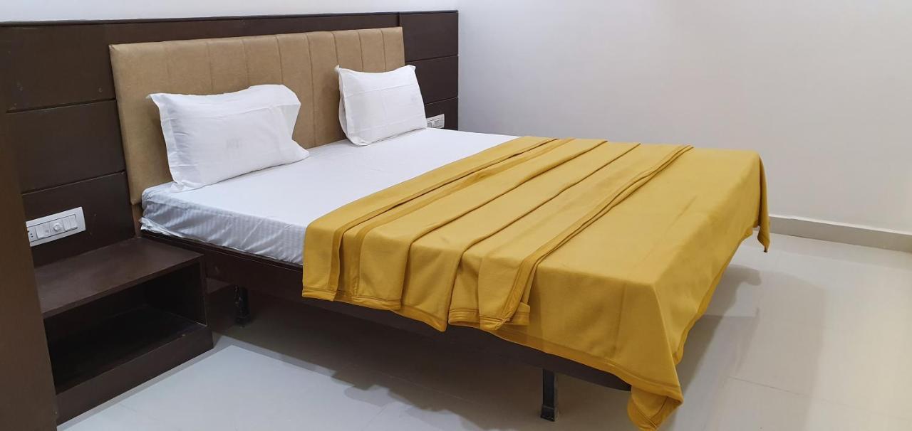 Hotel N K Bhuj Eksteriør billede