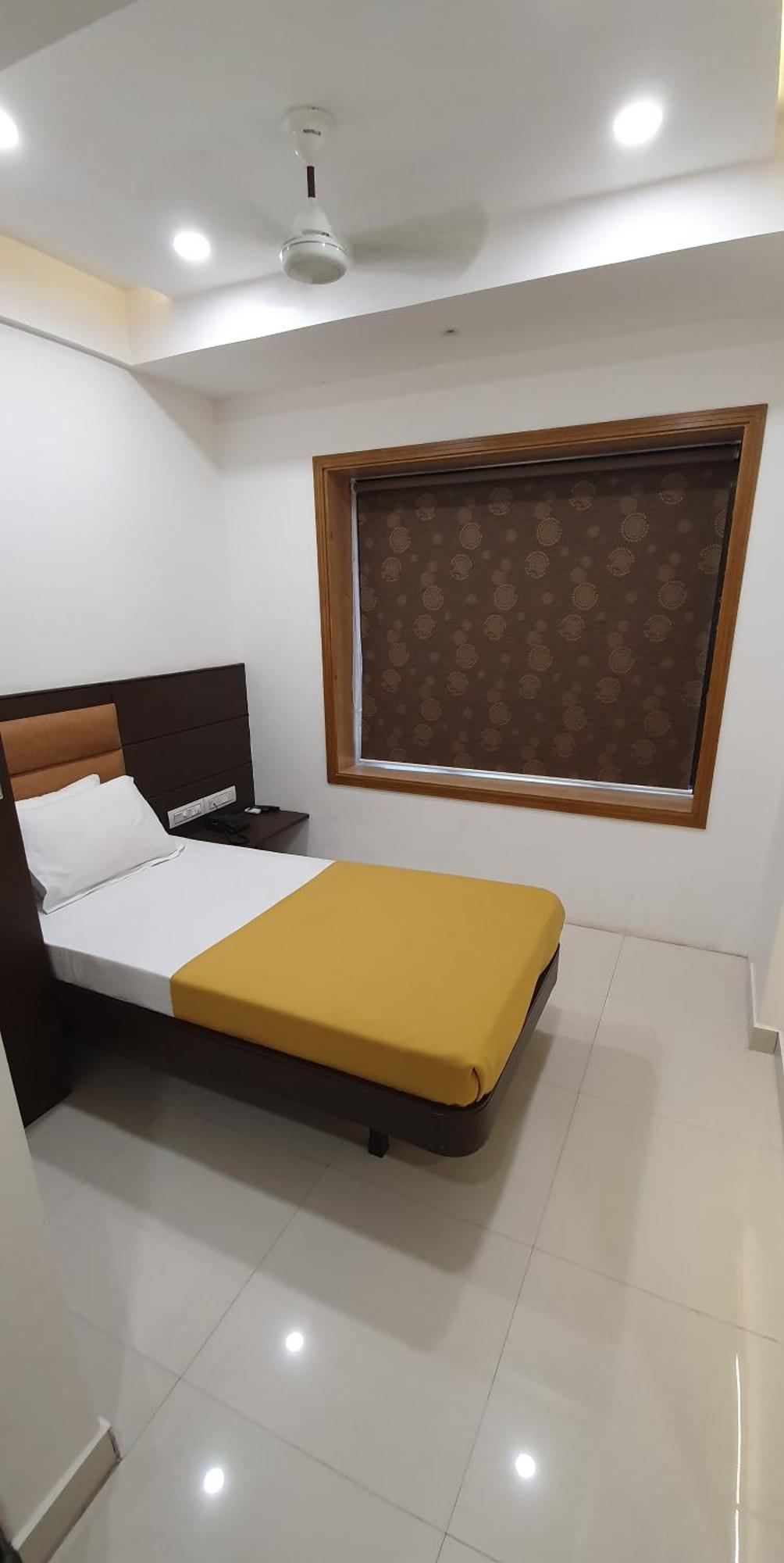 Hotel N K Bhuj Eksteriør billede