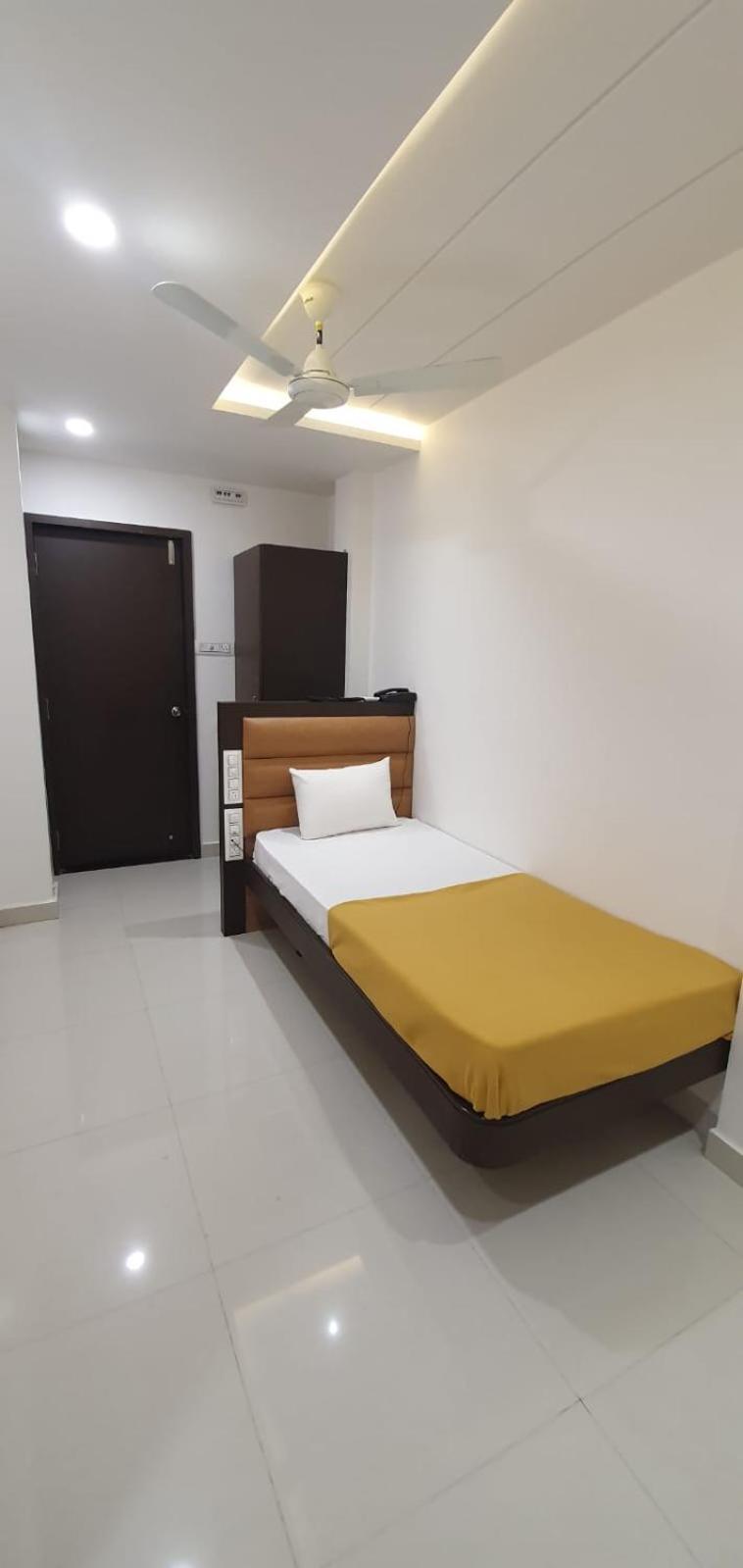 Hotel N K Bhuj Eksteriør billede