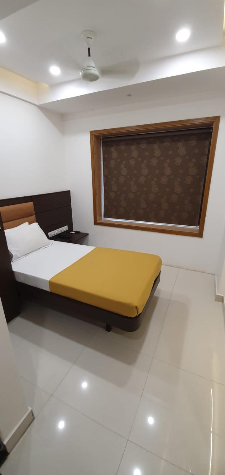 Hotel N K Bhuj Eksteriør billede